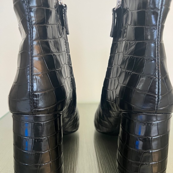 Alice and Olivia Delanie Crocodile Print Leather Ankle Boots size 38 (8) - Picture 7 of 9